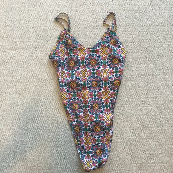 NEW PrettyLittleThing High Leg Swimsuit - Picture 2 of 3